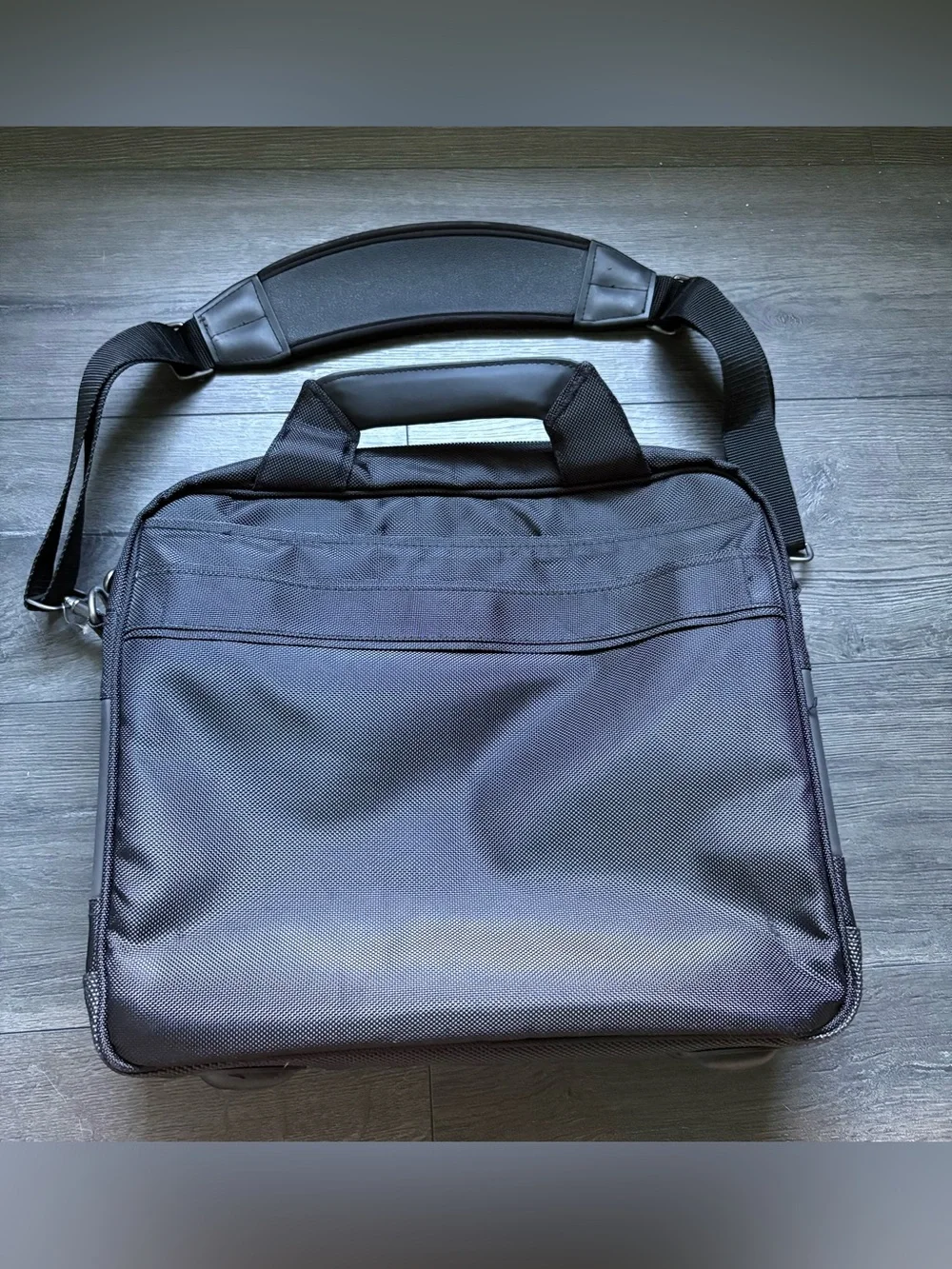 Toshiba Black Laptop Messenger Bag Shoulder Strap Multiple Pockets Travel Career